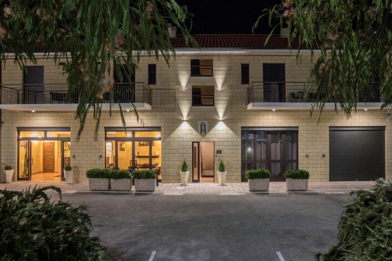 Affittacamere Villa Bisceglia Monte SantʼAngelo Exterior foto